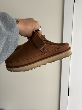 UGG Women’s Chestnut Slip-On Mule